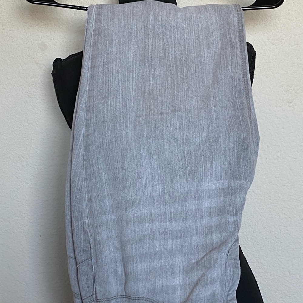 Grey skinny jean